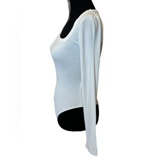 New ~ NAKED WARDROBE  ~ Asymmetrical Neck Ribbed Bodysuit Size Medium - Picture 3 of 6